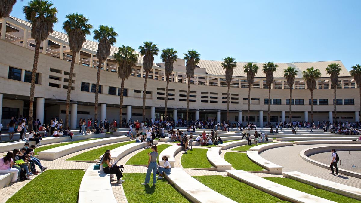 Imagen de archivo del aulario II de la Universidad de Alicante