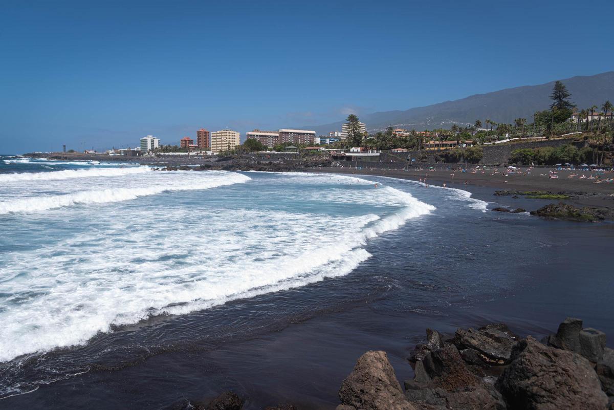 Panorámica de Playa Jardín, la principal zona de baño de Puerto de la Cruz.