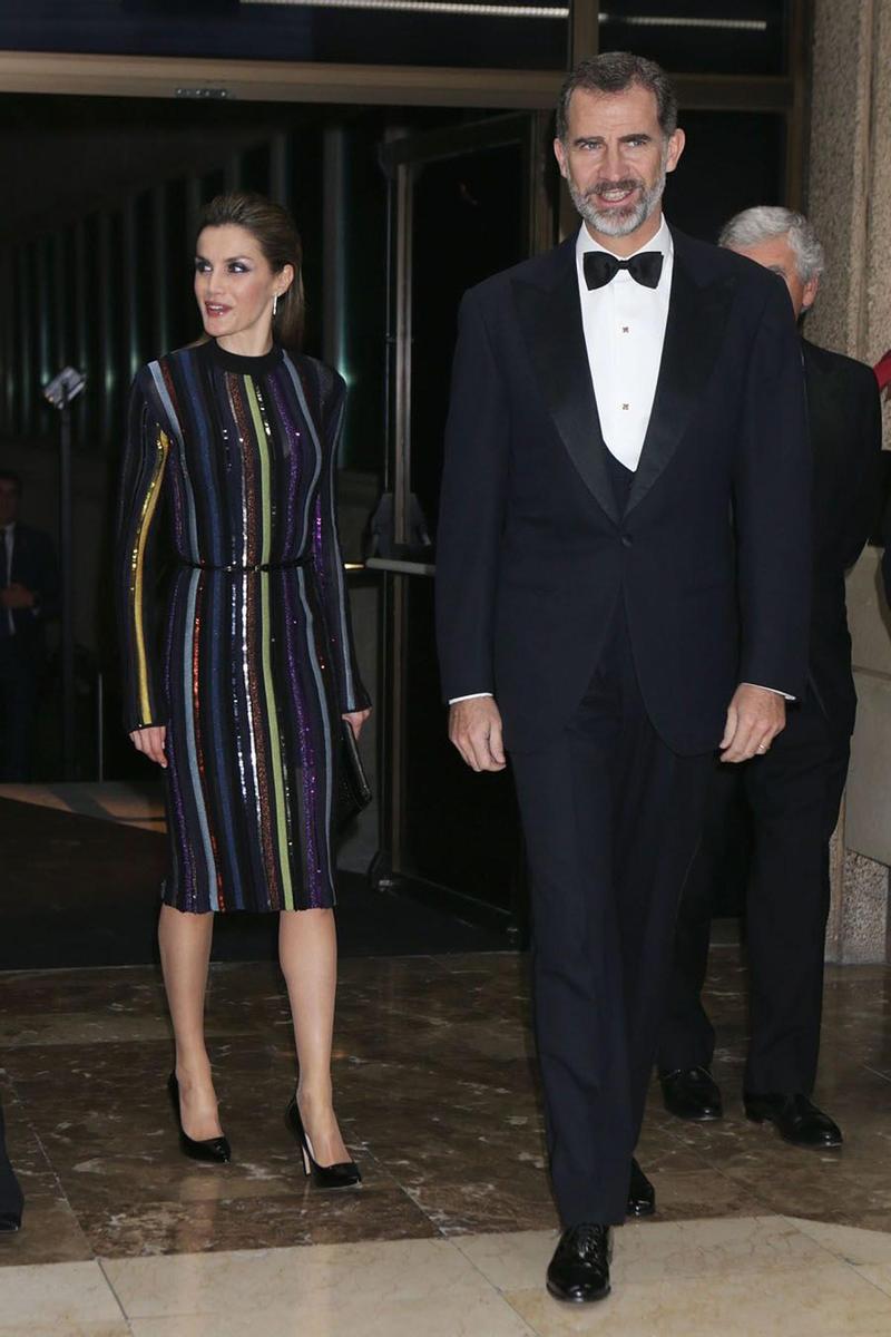 Doña Letizia, de Nina Ricci, y Don Felipe en los Premios Mariano de Cavia