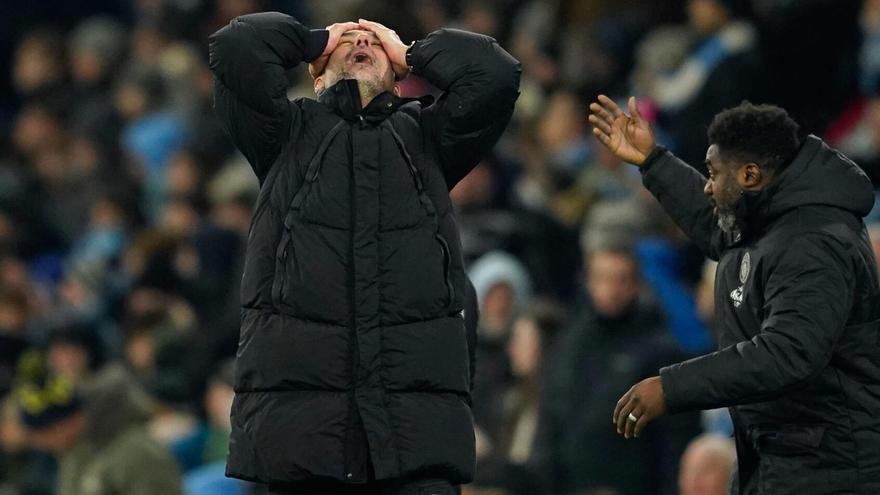 Pep Guardiola reacciona tras el gol de Enzo Fernández que supuso el empate para el Chelsea.
