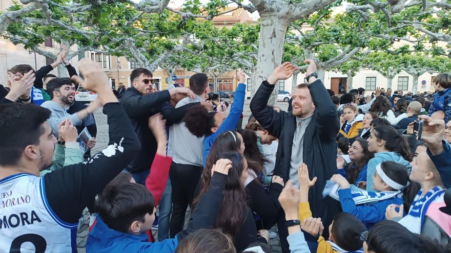 VÍDEO | La afición recibe por todo lo alto al CB Zamora