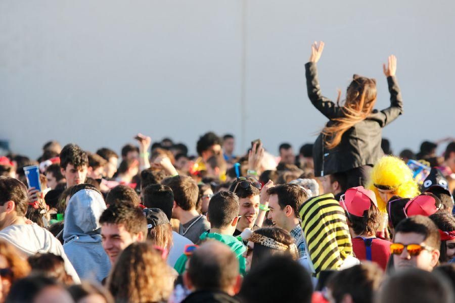 Miles de jóvenes en la fiesta del año