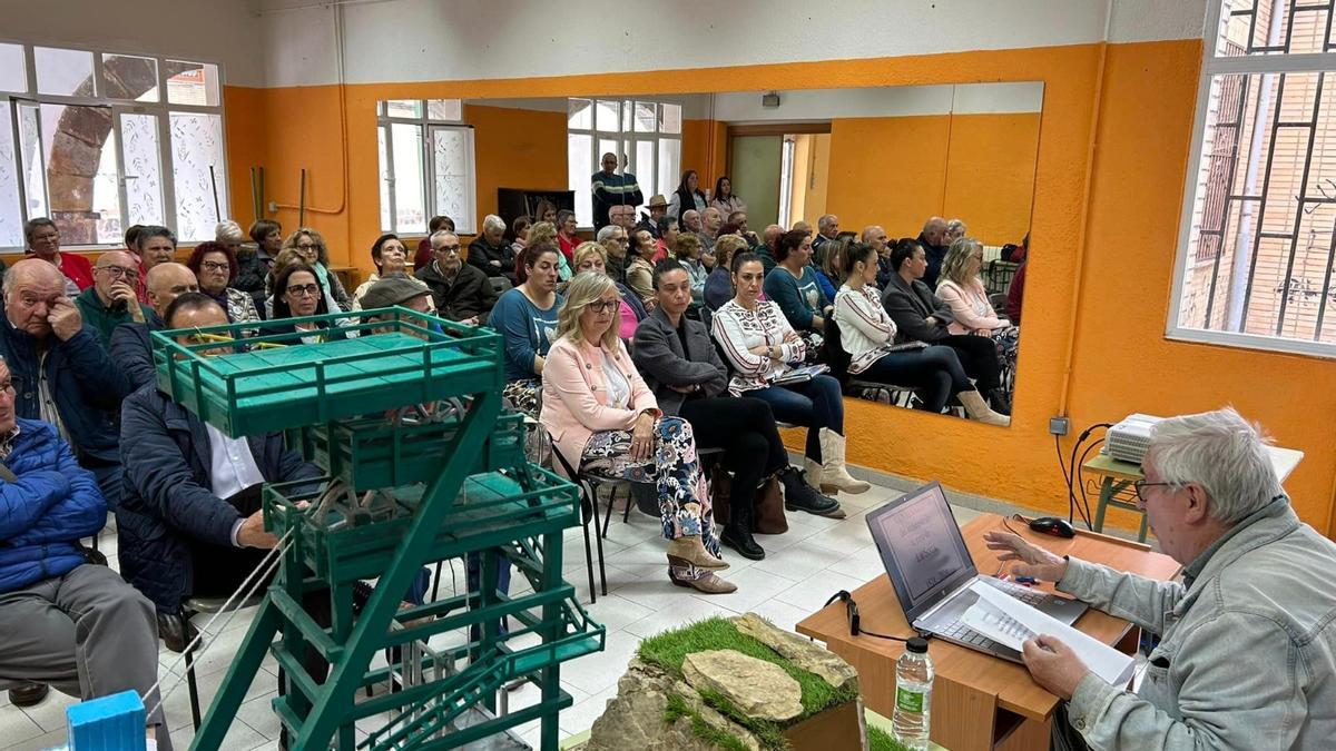 Un momento de la charla ofrecida este jueves por Paco Trinidad en Barredos