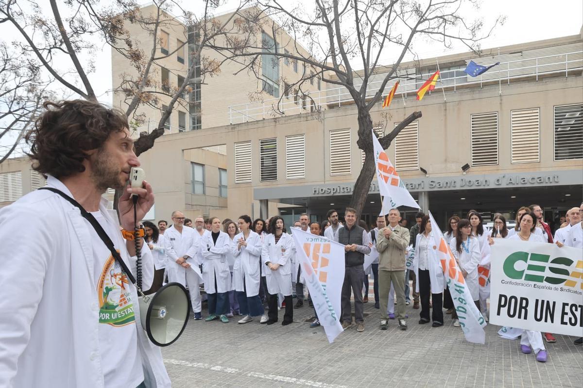 La nueva huelga de médicos en la provincia de Alicante. Hospital de Sant Joan