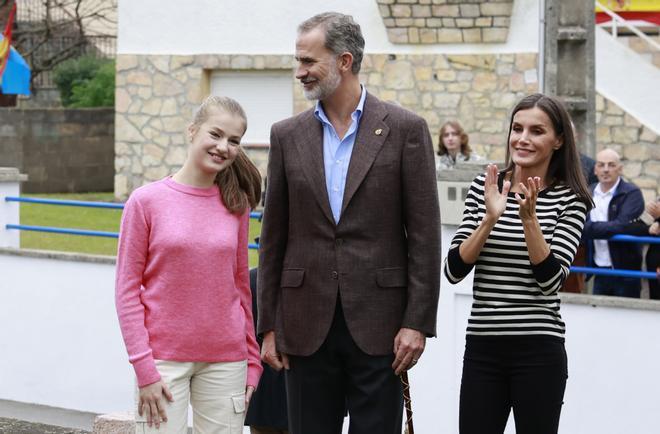 La princesa Leonor, el rey Felipe VI y la reina Letizia en la visita al Pueblo Ejemplar 2022