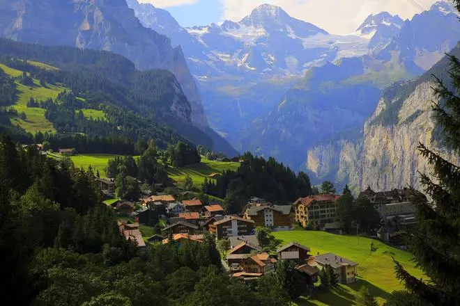 Los paisajes alpinos de Suiza: un recorrido de rutas de senderismo, lagos como espejos y panorámicas de vértigo