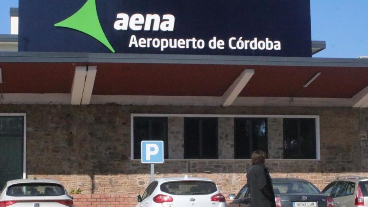 Entrada principal del aeropuerto de Córdoba.