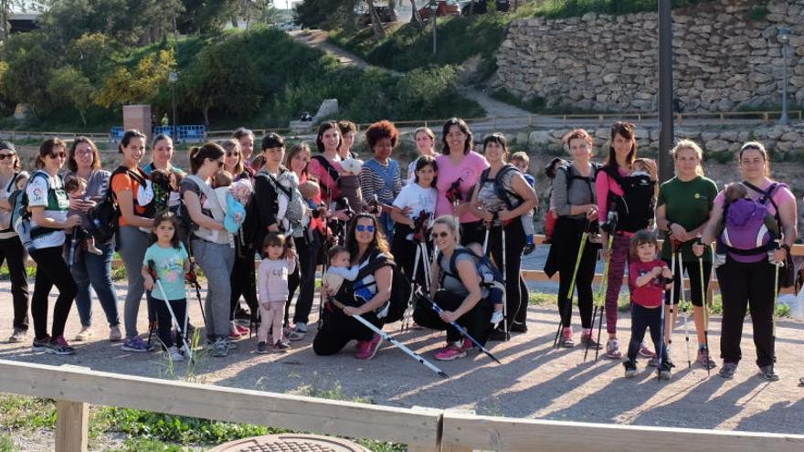 Mamás y bebés, de &quot;marcha nórdica&quot; por el Vinalopó