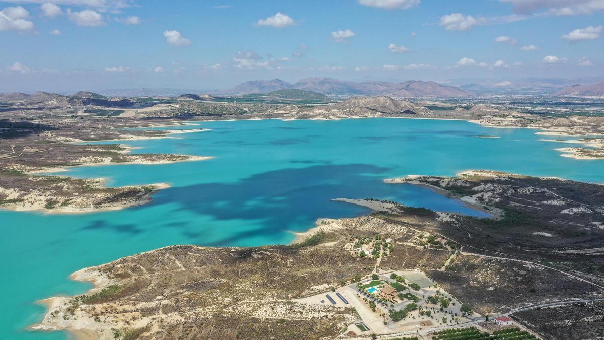 Embalse de la Pedrera que ha recibido parte de los exedentes generados por las últimas lluvias, desde Ojós, a través del postrasvase