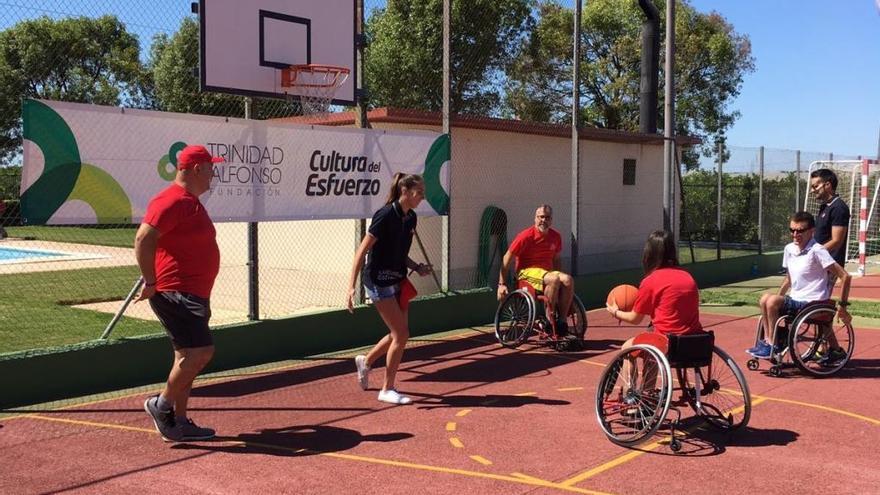 Los paralímpicos del Proyecto FER visitan la Fundación Trinidad Alfonso