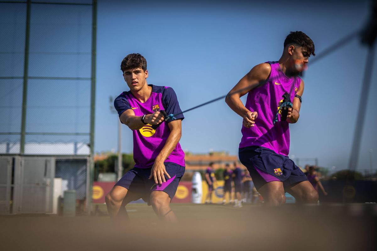 Pau Cubarsí y Marc Bernal renovaron este 2025 tras cumplir la mayoría de edad