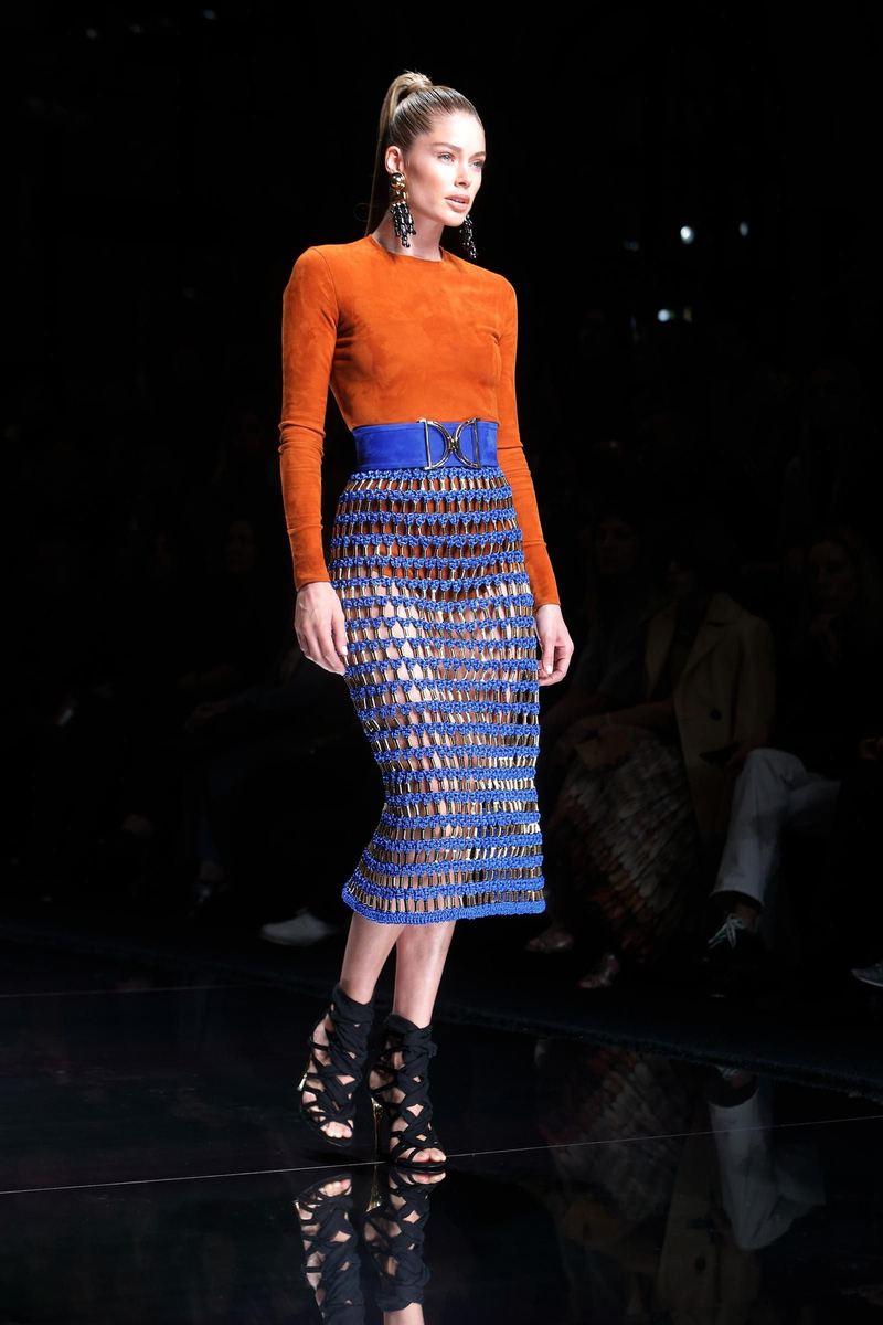 PFW: Balmain Primavera/ Verano 2016, falda azul y top naranja