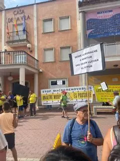 Vecinos de Turís claman contra la proliferación de centrales fotovoltaicas en el término