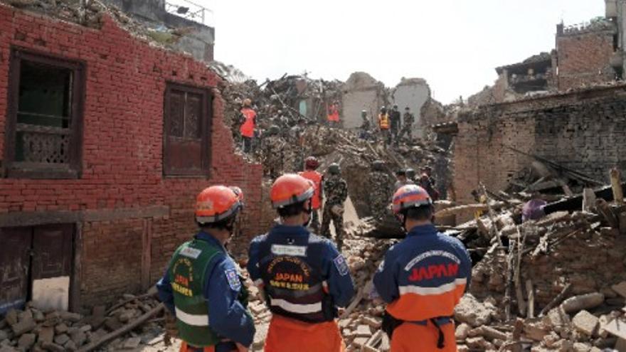 Siguen buscando a 35 españoles desaparecidos en Nepal