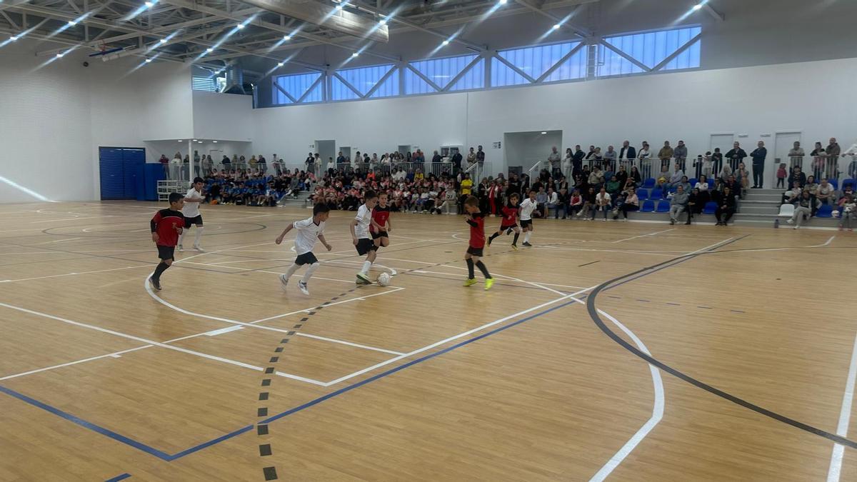 Las instalaciones del polideportivo de La Mata se han estrenado este sábado