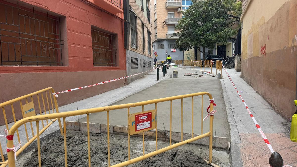 Obras de mejora en una calle de La Magdalena.