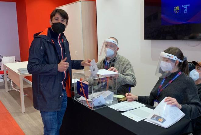 Bojan, colaborador de SPORT y ex del FC Barcelona, votando hoy