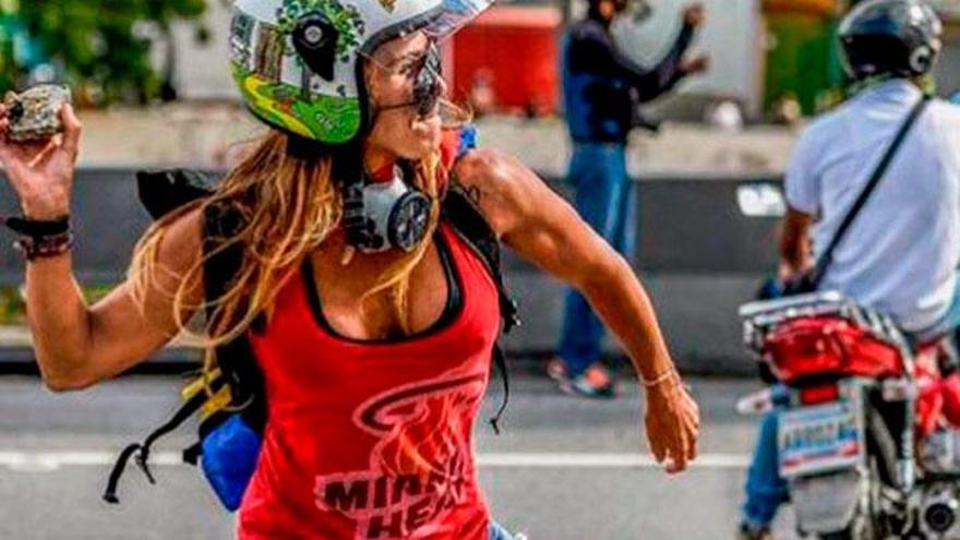 La Wonder Woman de Venezuela: modelo, entrenadora personal y heroína de la oposición