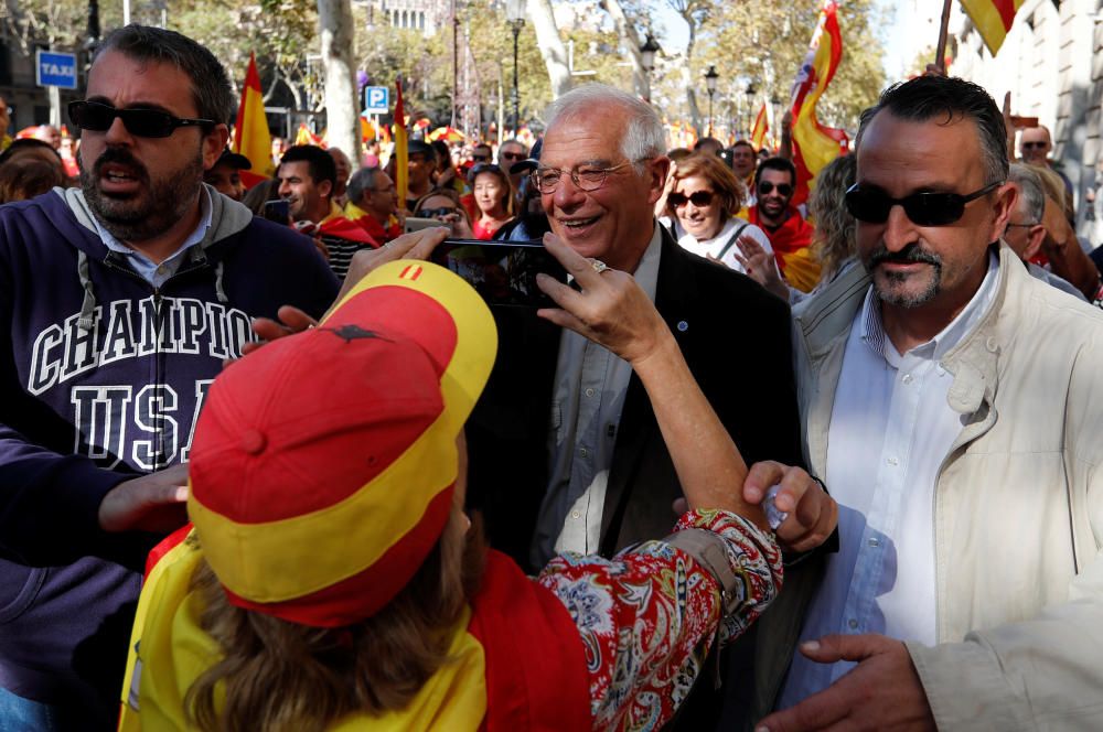 Milers de persones es manifesten a favor de la unitat d'Espanya a Barcelona