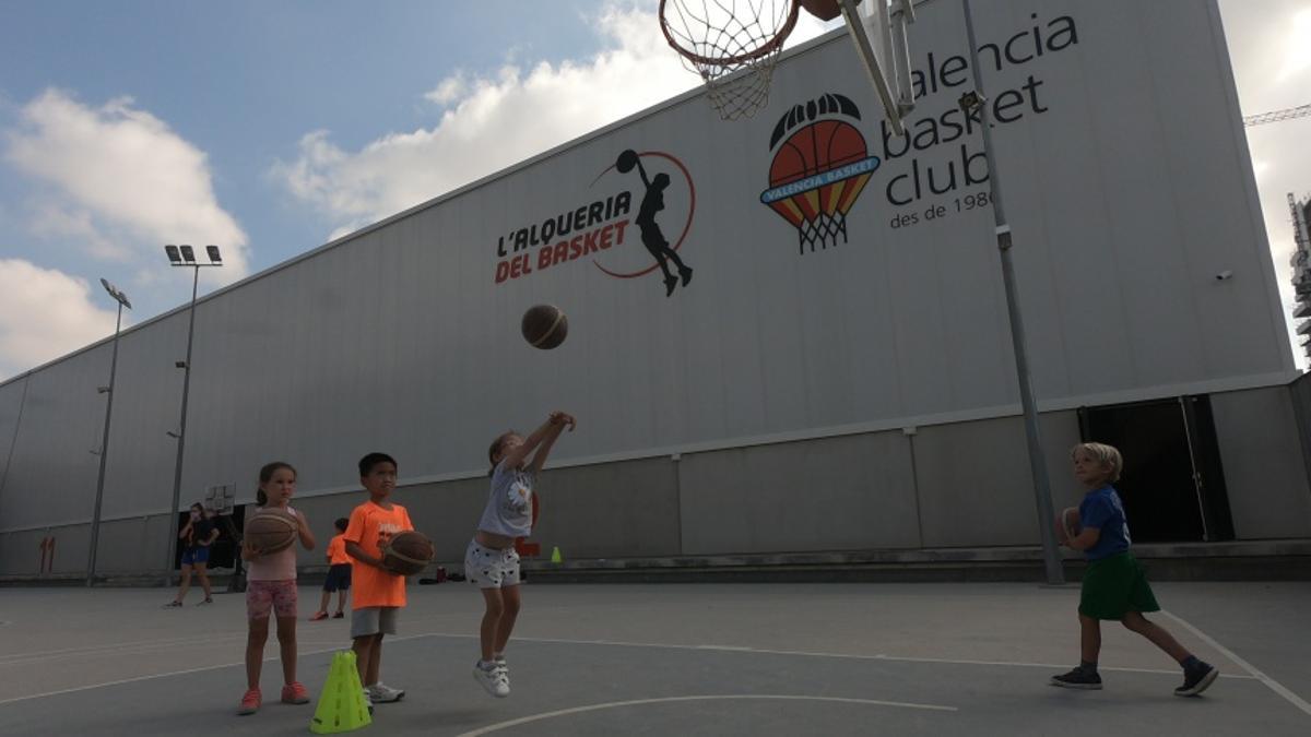 Imagen de uno de los campus y escuelas organizados por el Valencia Basket.