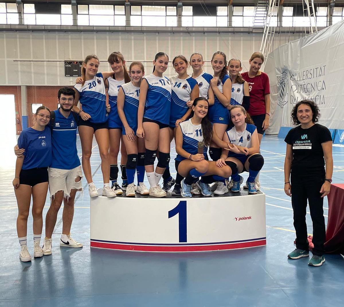 En voleibol, los dos equipos del CV Altamira de Valencia disputaron la final, resultando vencedor el Mistral.