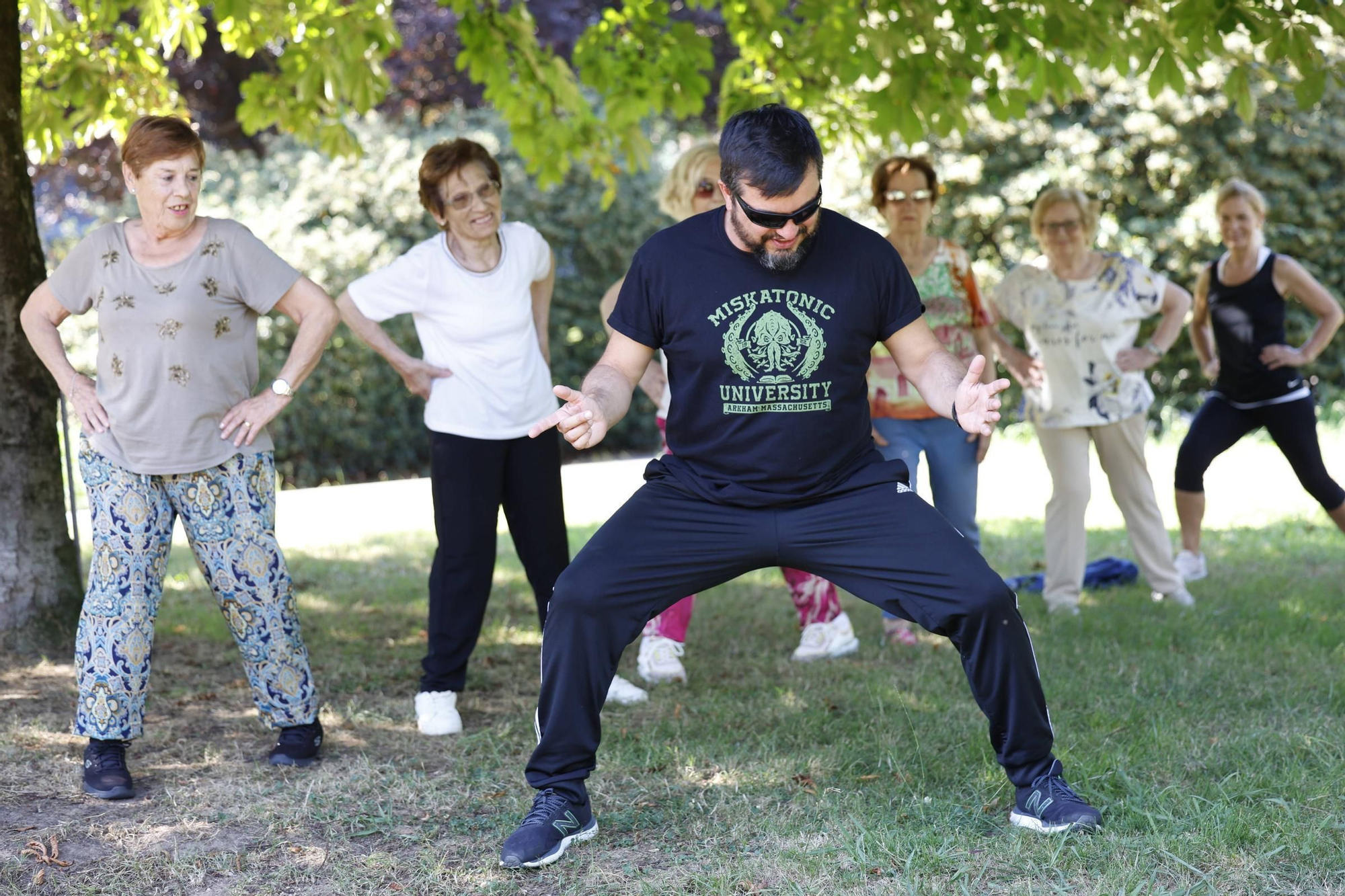 EN IMÁGENES: Cursos de taichi al aire libre en Avilés