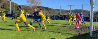 El Atlético Baleares sobrevive con nueve frente al Amorebieta