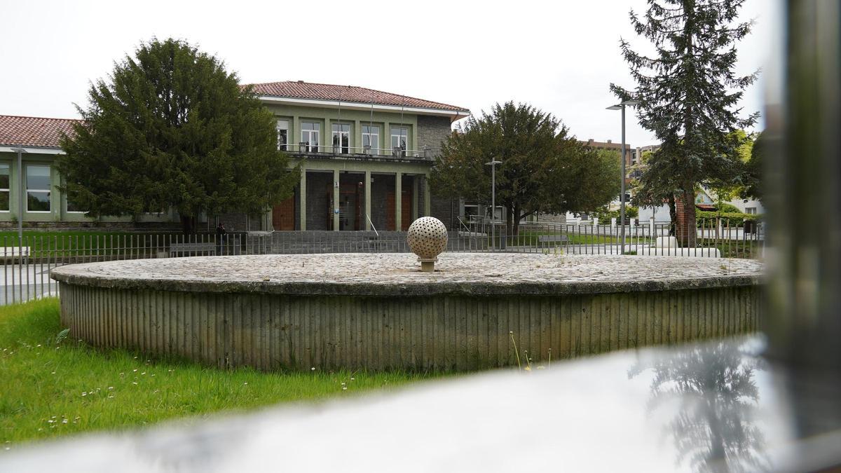 La fuente del parque, sin agua