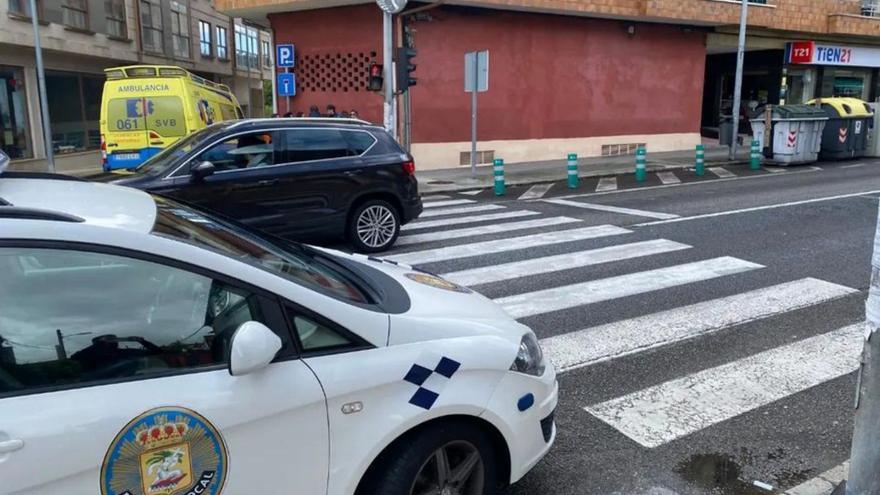 Dos heridas leves en un atropello de una motocicleta en la avenida Porteliña