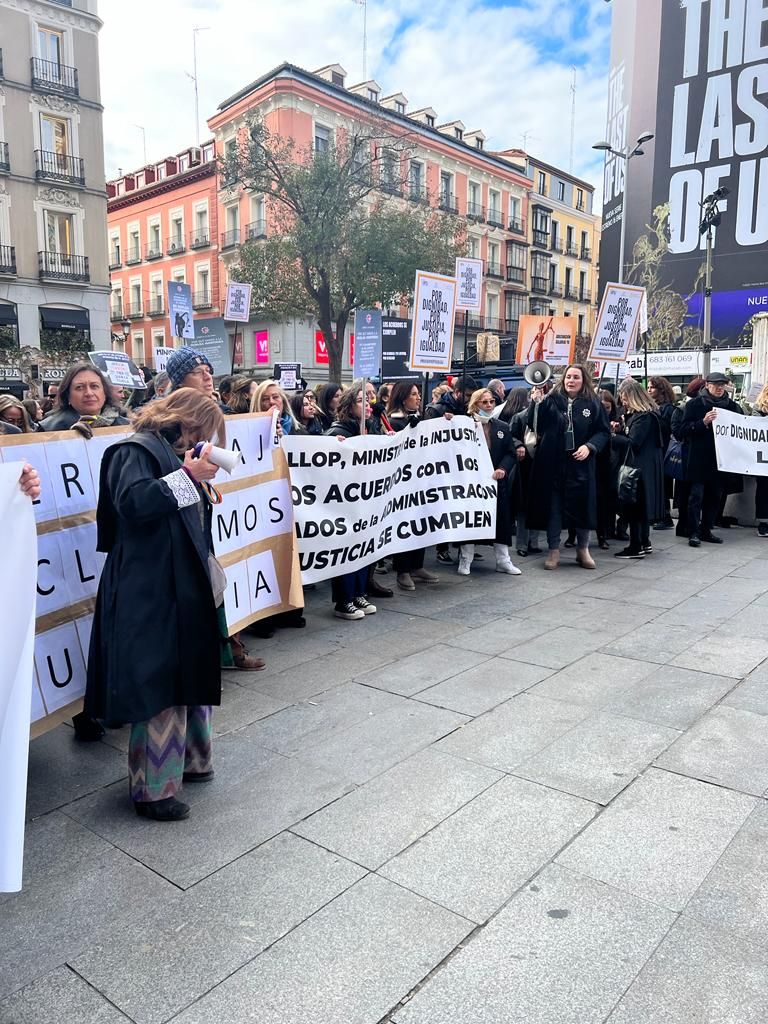 Secretarios judiciales de la Región protestan en Madrid