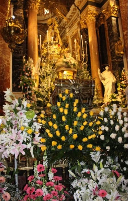 Homenaje de los Floristas a la Virgen de los Desamparados