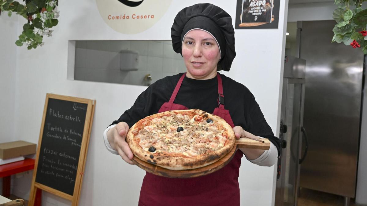 El 'takeaway' de A Coruña con una de las mejores pizzas y tortillas de Betanzos: "La Sinuessa fue una buena profesora"