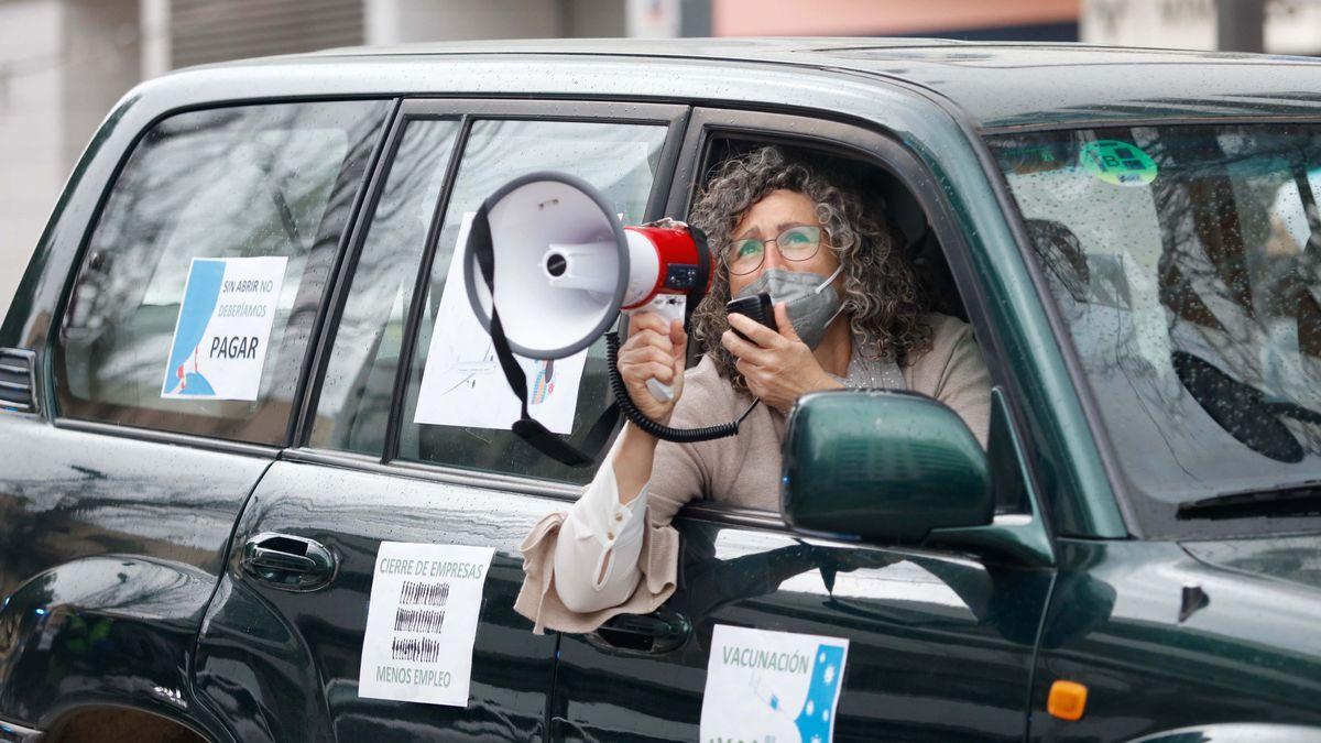 La manifestación motorizada de las patronales de Ibiza congrega a más de 120 vehículos