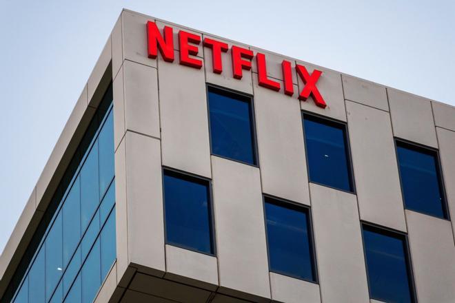 El director Carl Erik Rinsch, condenado a 30 meses de prisión por estafar más de 9 millones a Netflix