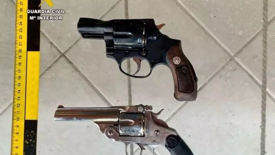 Vídeo | Tres detenidos por robar en una casa de Robledillo de Trujillo y amenazar al propietario
