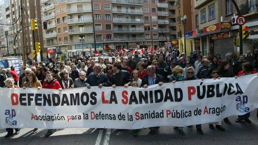 Aragón se moviliza contra los &quot;recortes&quot; y la &quot;privatización&quot; de la sanidad