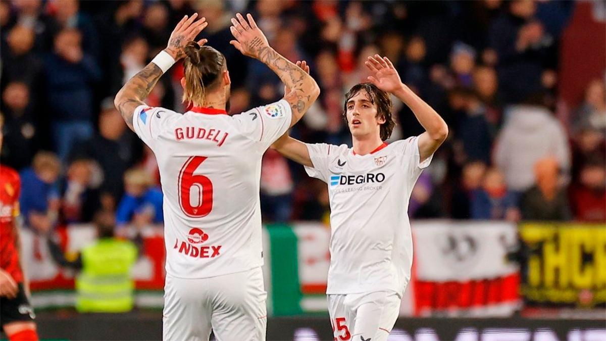 Bryan Gil celebra su gol al Mallorca junto con Gudelj