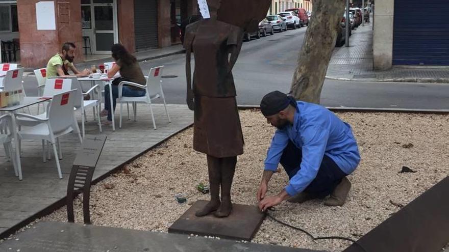 Restauran la estatua de Encarna Viñas