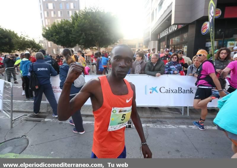 Atletas en el IX Marató BP de Castellón