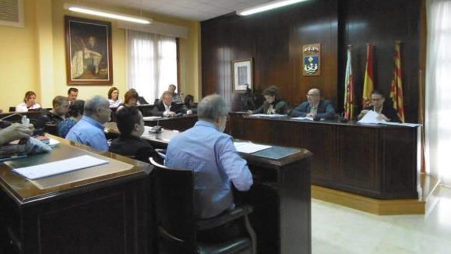 Imagen de achivo de una sesión plenaria de La Vila, con el alcalde Andreu Verdú al frente.