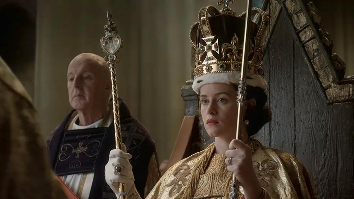 Claire Foy, el día de su coronación como Isabel II, en 'The Crown'.