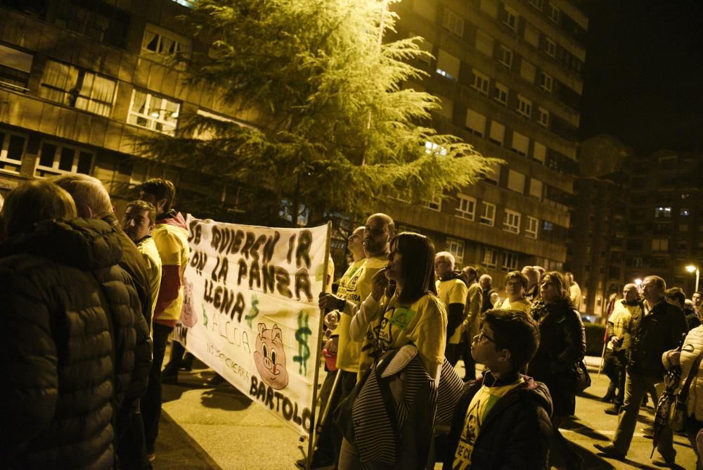Multitudinaria marcha de "Alcoa no se cierra" en Avilés