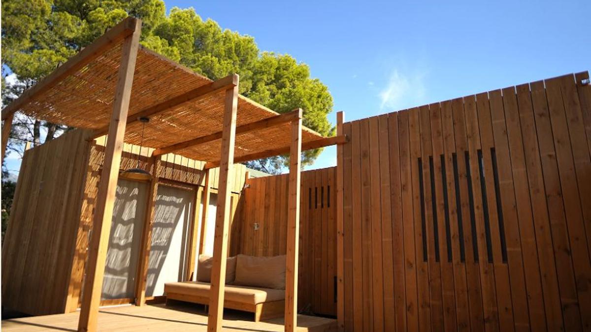 Uno de los Eco Bungalows del Cámping 'Els Alfacs', situado en Alcanar