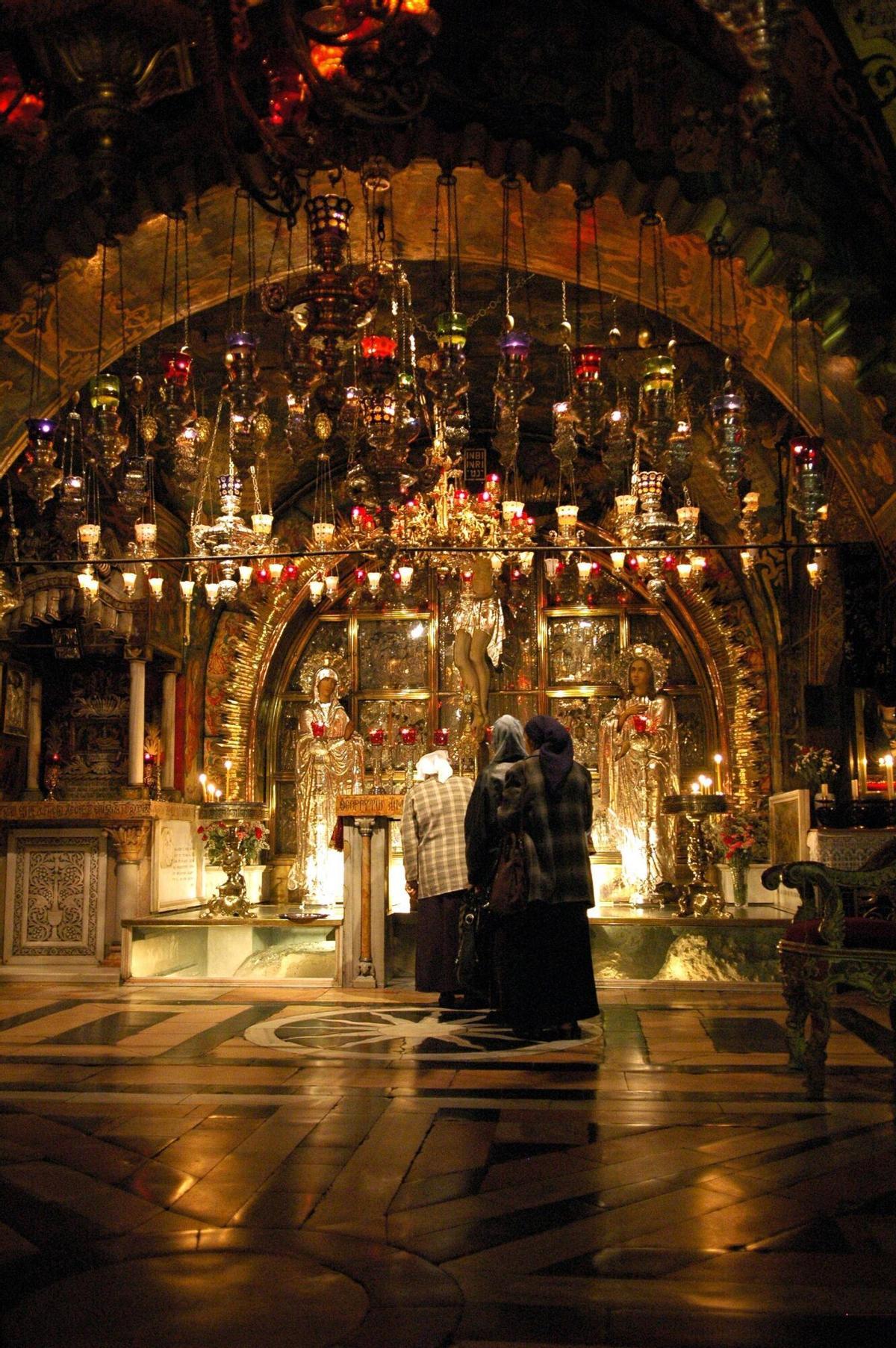 Lugar tradicional del Gólgota en el interior de la iglesia del Santo Sepulcro.