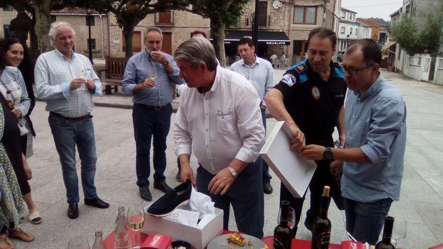 Ramiro Varela celebró ayer su cumpleaños en Agolada en el que no faltó algún que otro regalo.