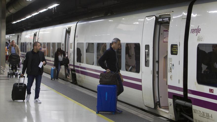 Pasajeros del Euromed València-Barcelona.