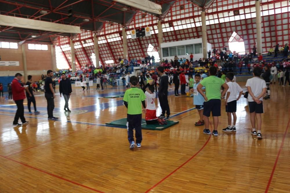 Jugando al atletismo en Alcantarilla