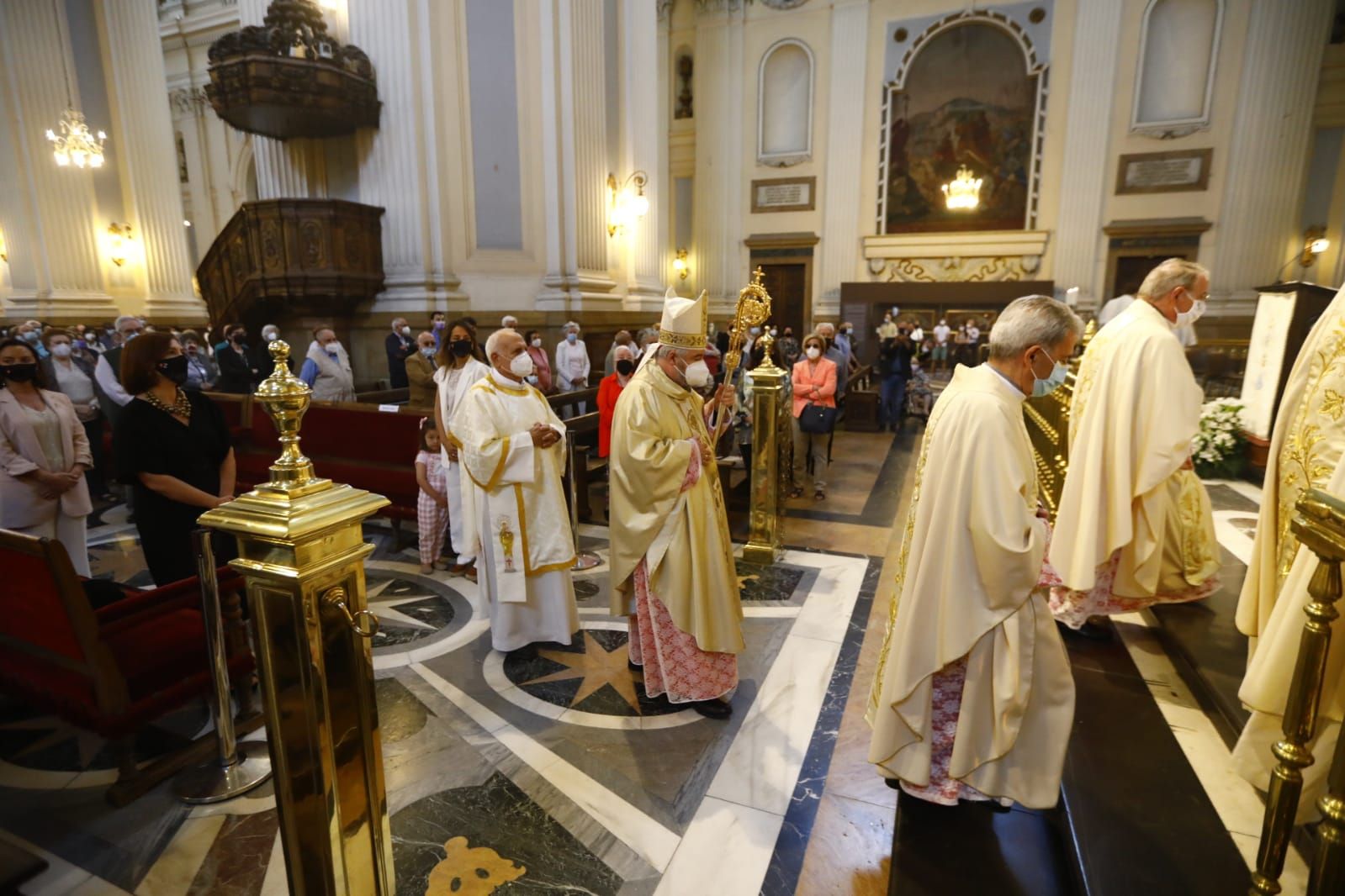 La Basílica del Pilar celebra el Corpus Christi con una misa y una pequeña procesión en las naves laterales