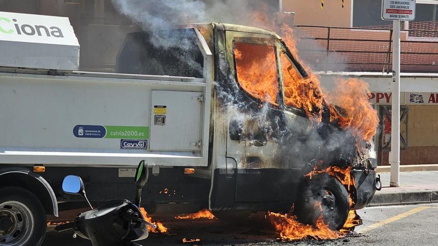(VÍDEO) Sucesos en Mallorca | Así ha sido el incendio en un camión de recogida de basura en Magaluf