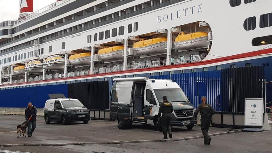 El puerto de A Coruña realiza un simulacro de maleta bomba durante la escala de un crucero